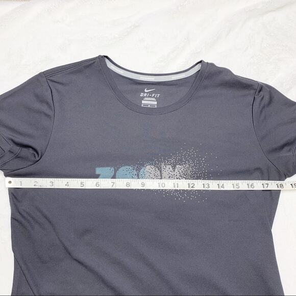 NIKE DRI-FIT Gray Short Sleeve Running Zoom Tee size Medium - Picture 5 of 11